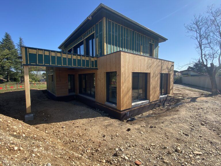 Loire Rhône Ossature bois construction Charpentier couvreur artisan Menuiseries PVC ALU Bois ossature bois maison individuelle extension surélévation rénovation zinguerie couverture