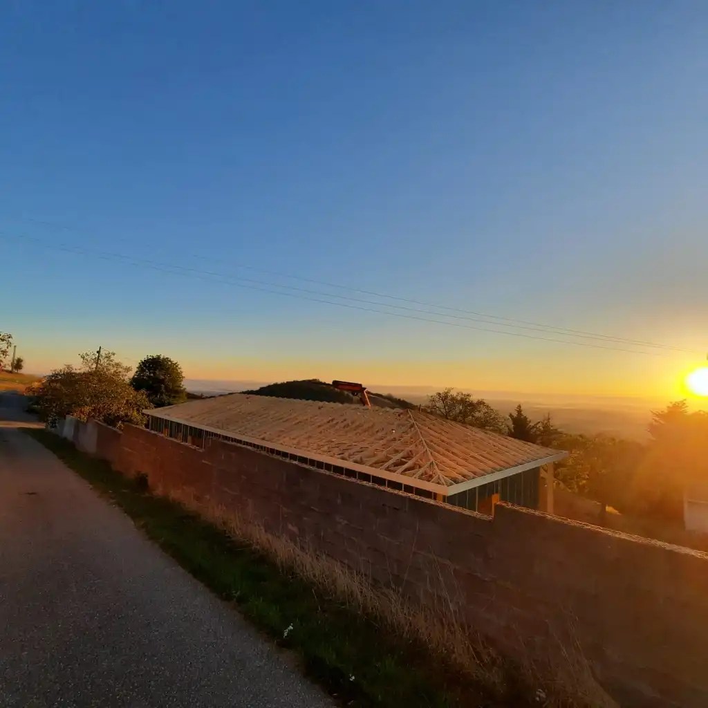 fermette industrielle avec vue sur plaine