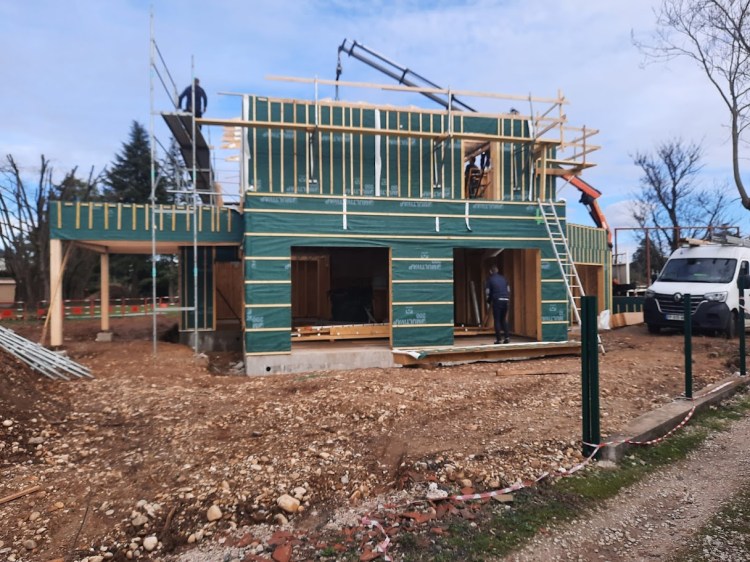 Loire Rhône Ossature bois construction Charpentier couvreur artisan Menuiseries PVC ALU Bois ossature bois maison individuelle extension surélévation rénovation zinguerie couverture