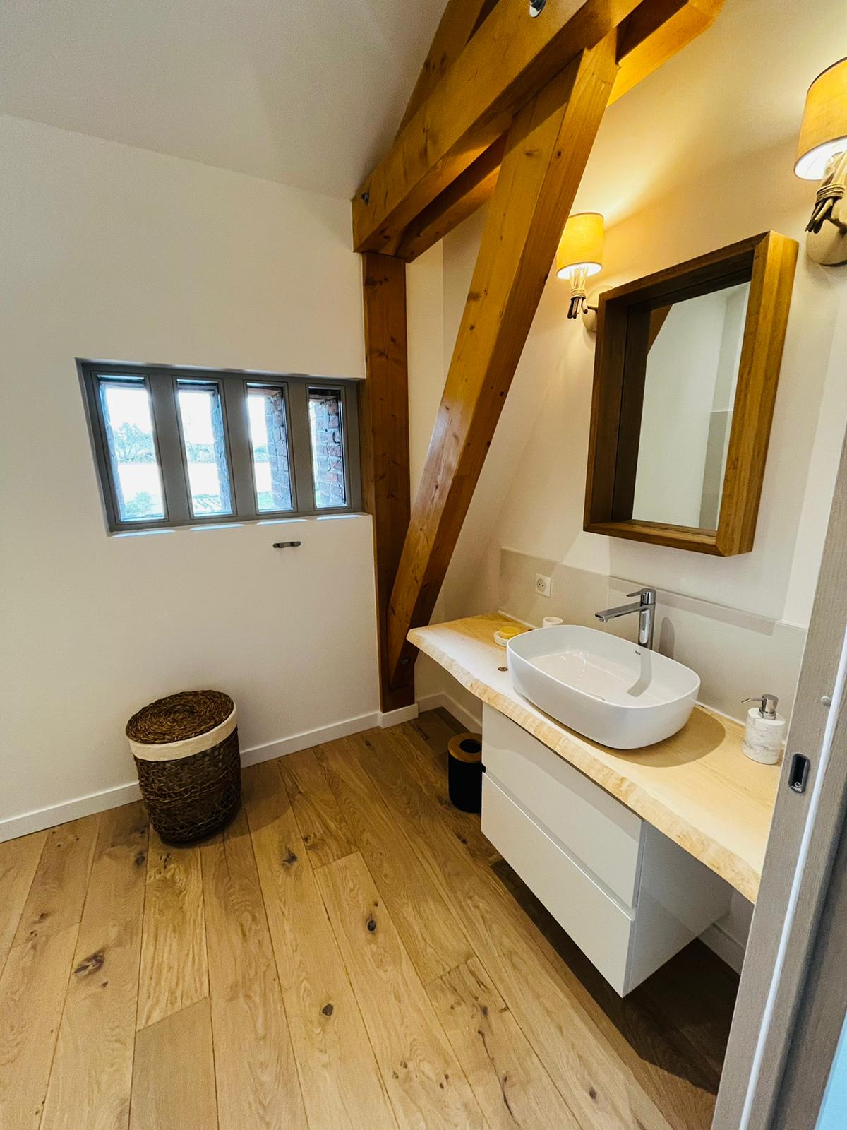 Menuiseries finition équipe loire rhône